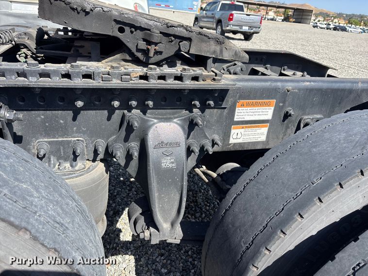 image for item YA2561 2020 Freightliner Cascadia semi truck