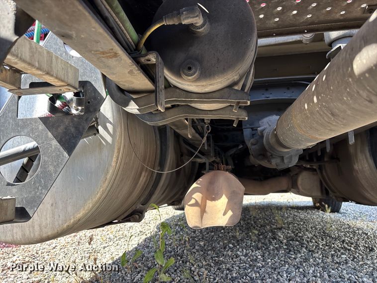 image for item YA2561 2020 Freightliner Cascadia semi truck