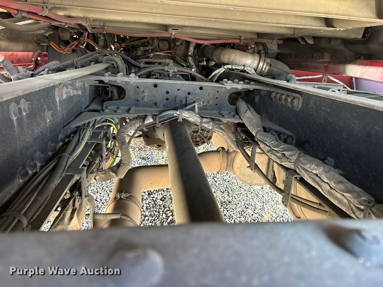 image for item YA2561 2020 Freightliner Cascadia semi truck