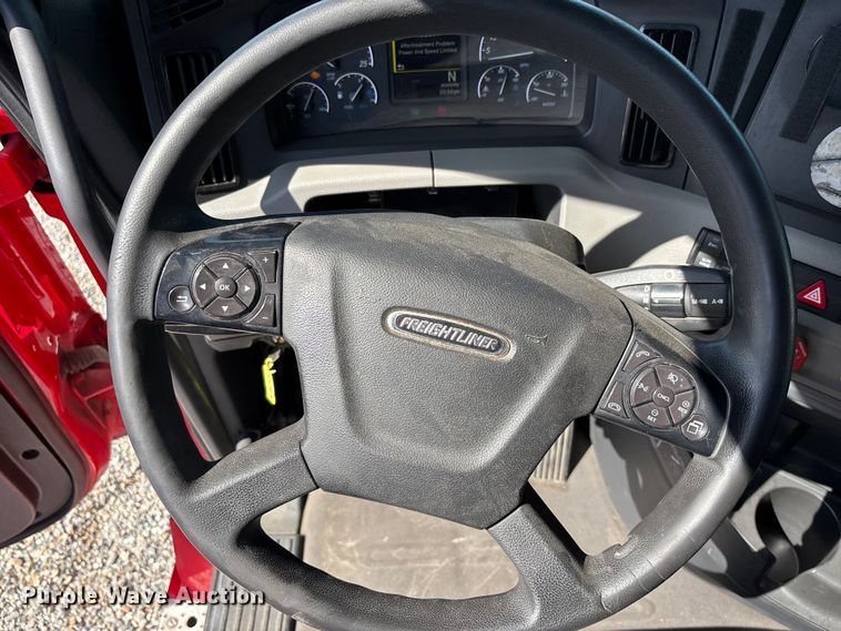 image for item YA2561 2020 Freightliner Cascadia semi truck