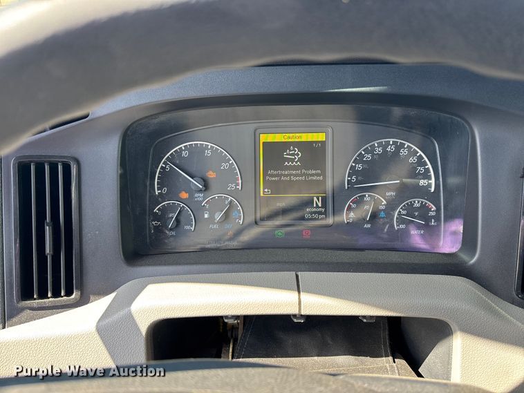 image for item YA2561 2020 Freightliner Cascadia semi truck