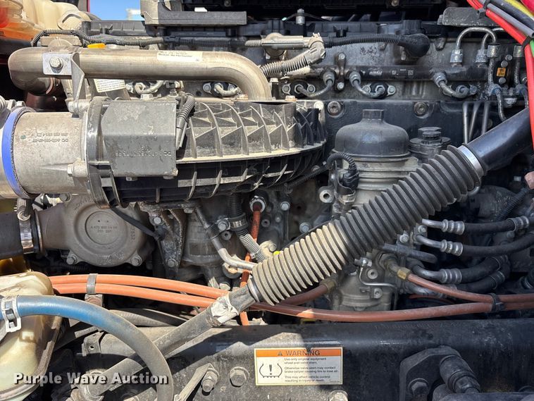 image for item YA2561 2020 Freightliner Cascadia semi truck