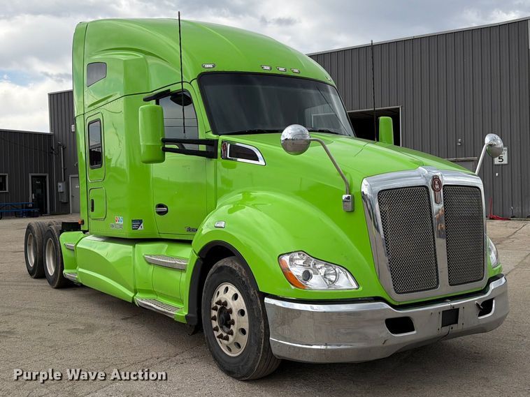 image for item YA2563 2018 Kenworth T680 semi truck