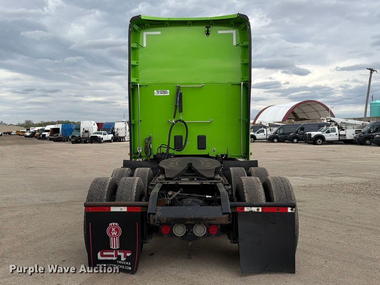 image for item YA2563 2018 Kenworth T680 semi truck