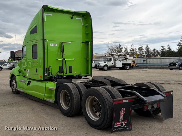 image for item YA2563 2018 Kenworth T680 semi truck