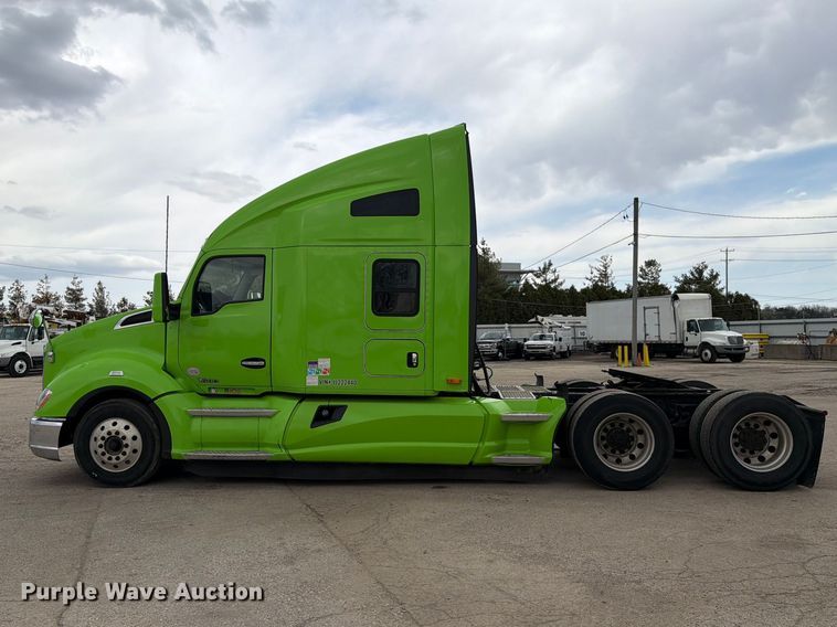 image for item YA2563 2018 Kenworth T680 semi truck