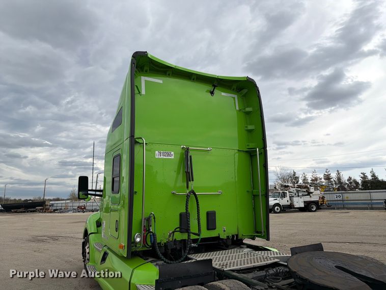 image for item YA2563 2018 Kenworth T680 semi truck