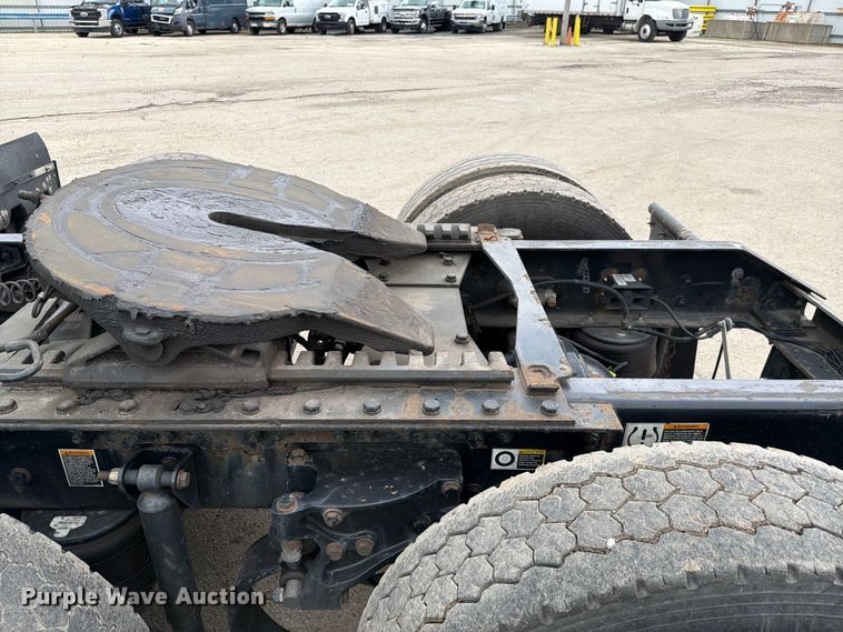 image for item YA2563 2018 Kenworth T680 semi truck