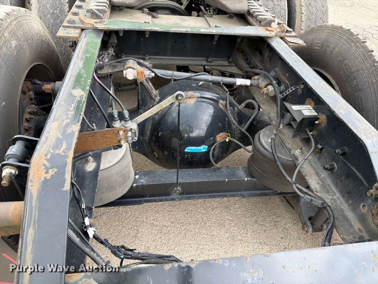 image for item YA2563 2018 Kenworth T680 semi truck