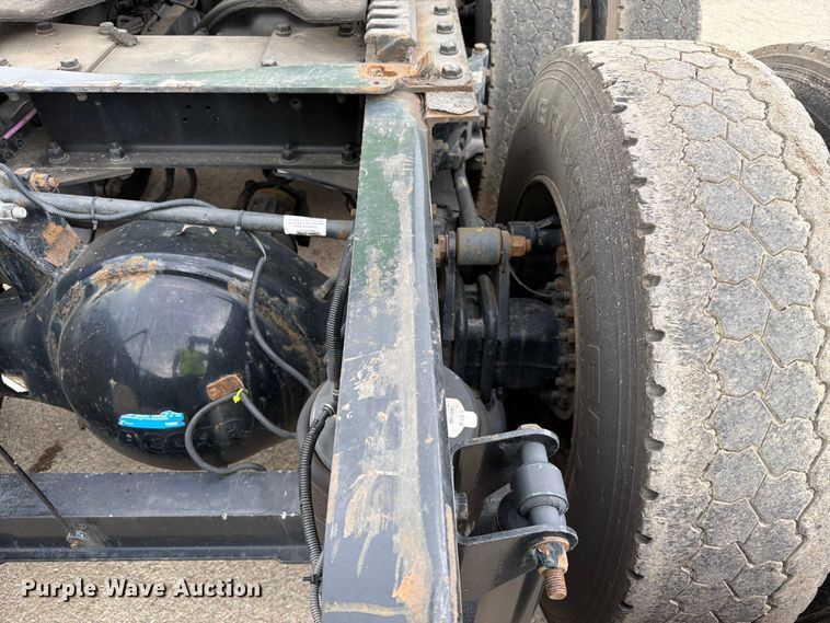 image for item YA2563 2018 Kenworth T680 semi truck