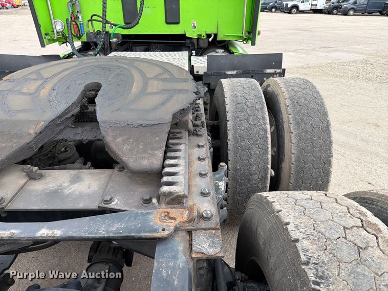 image for item YA2563 2018 Kenworth T680 semi truck