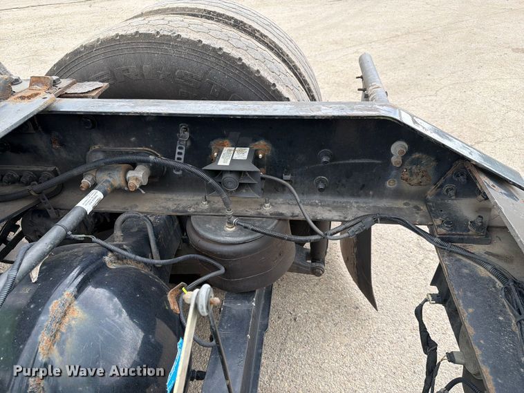 image for item YA2563 2018 Kenworth T680 semi truck