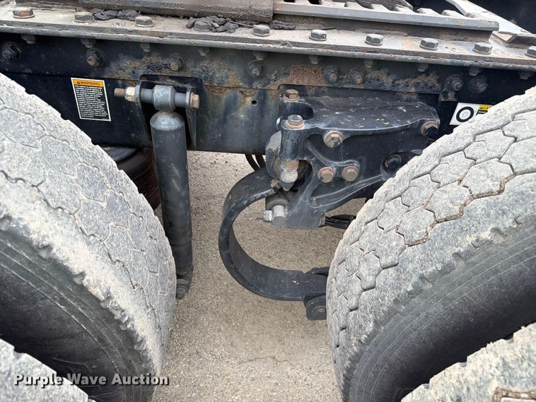 image for item YA2563 2018 Kenworth T680 semi truck