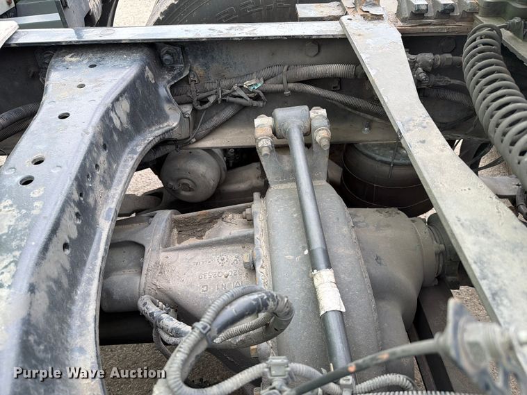 image for item YA2563 2018 Kenworth T680 semi truck