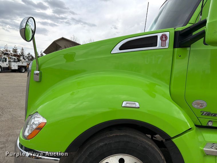 image for item YA2563 2018 Kenworth T680 semi truck