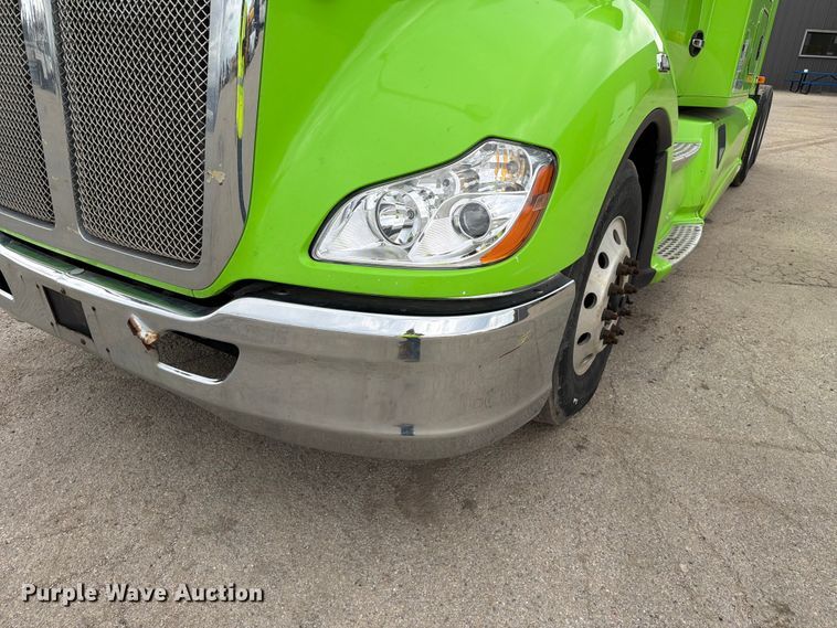 image for item YA2563 2018 Kenworth T680 semi truck