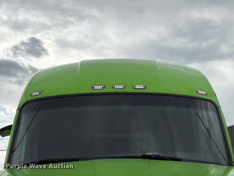 image for item YA2563 2018 Kenworth T680 semi truck