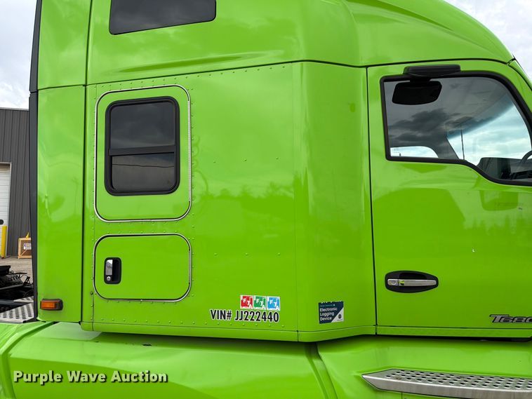 image for item YA2563 2018 Kenworth T680 semi truck