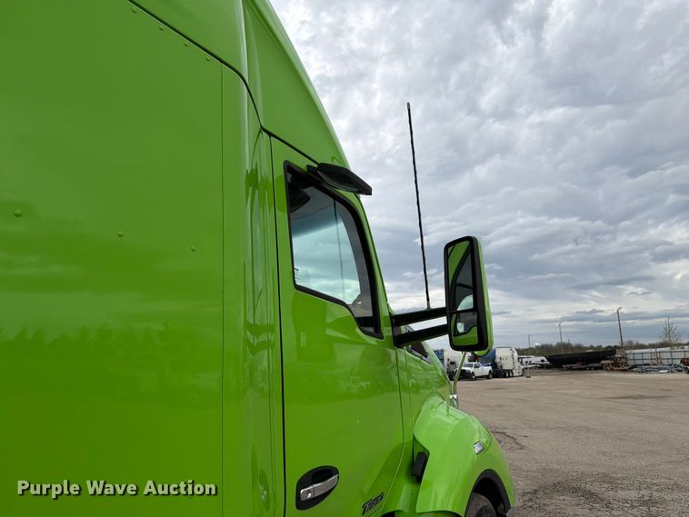 image for item YA2563 2018 Kenworth T680 semi truck