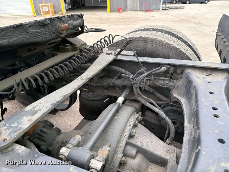 image for item YA2563 2018 Kenworth T680 semi truck