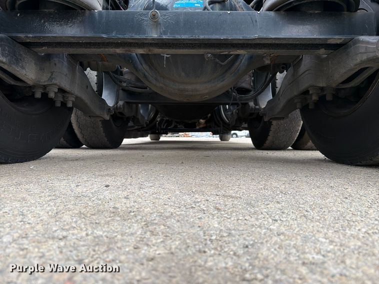 image for item YA2563 2018 Kenworth T680 semi truck
