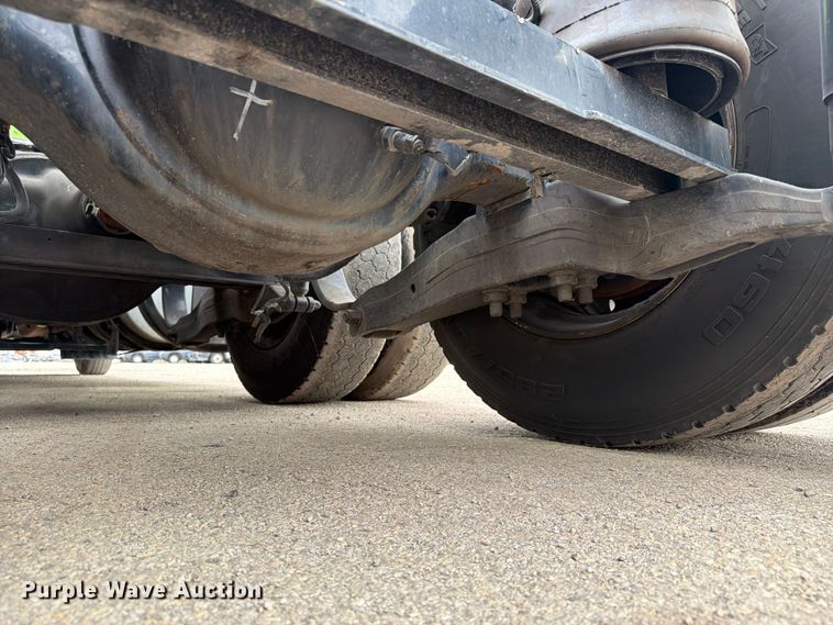 image for item YA2563 2018 Kenworth T680 semi truck