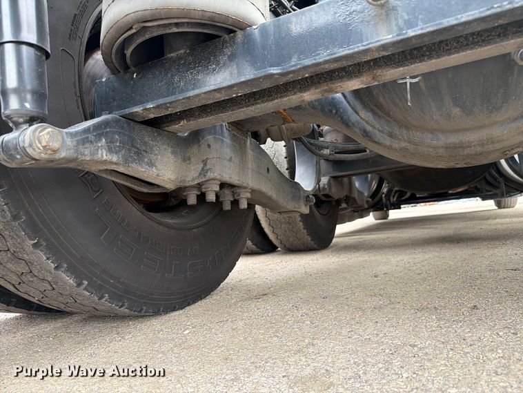 image for item YA2563 2018 Kenworth T680 semi truck
