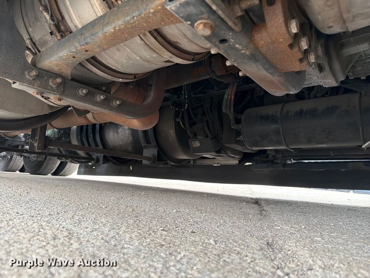 image for item YA2563 2018 Kenworth T680 semi truck