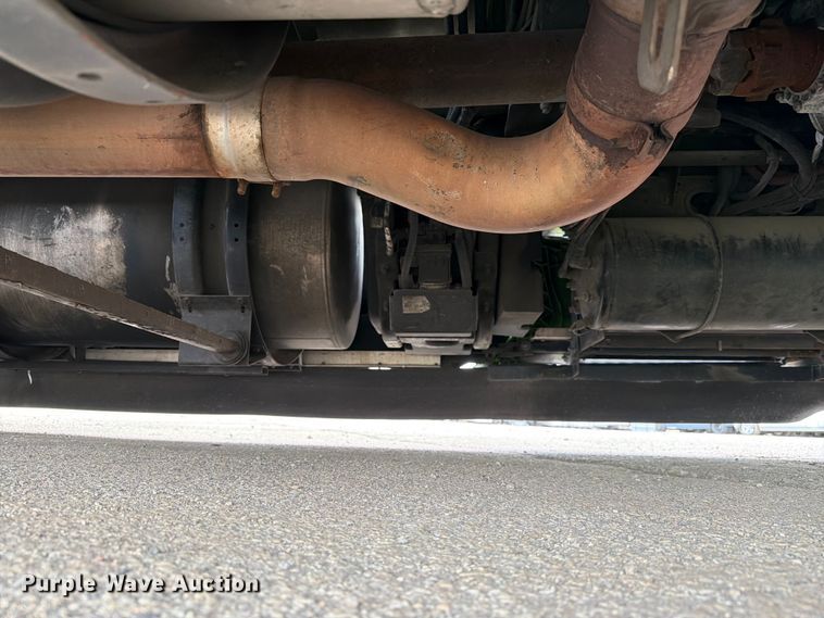 image for item YA2563 2018 Kenworth T680 semi truck