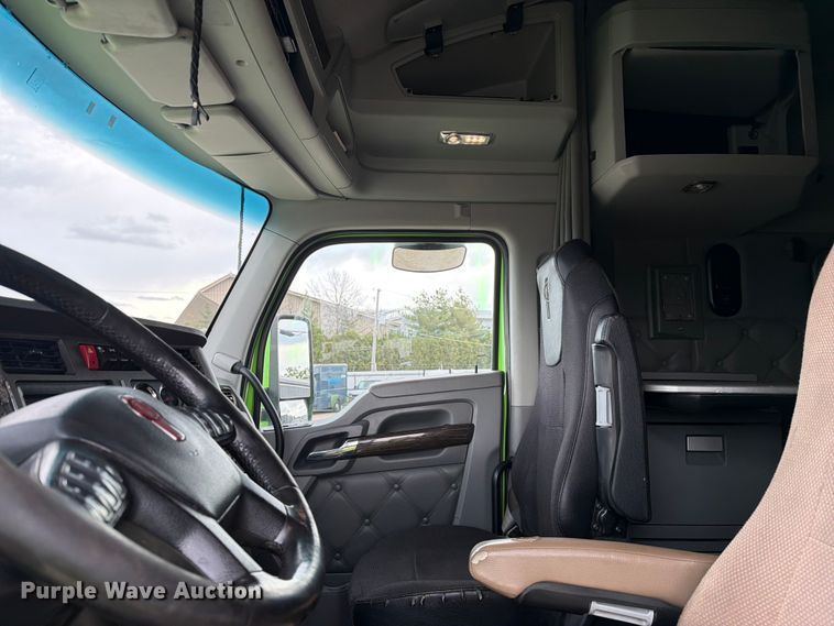 image for item YA2563 2018 Kenworth T680 semi truck