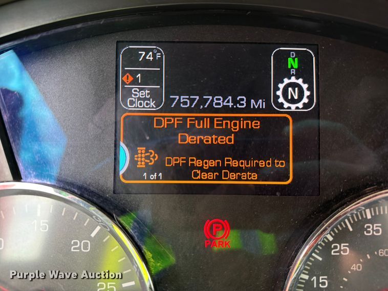 image for item YA2563 2018 Kenworth T680 semi truck