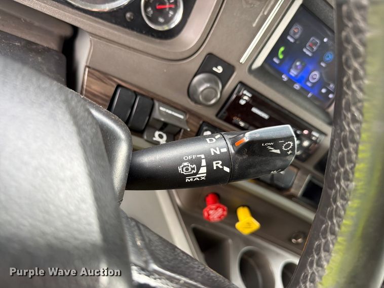 image for item YA2563 2018 Kenworth T680 semi truck