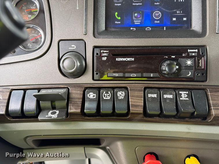 image for item YA2563 2018 Kenworth T680 semi truck