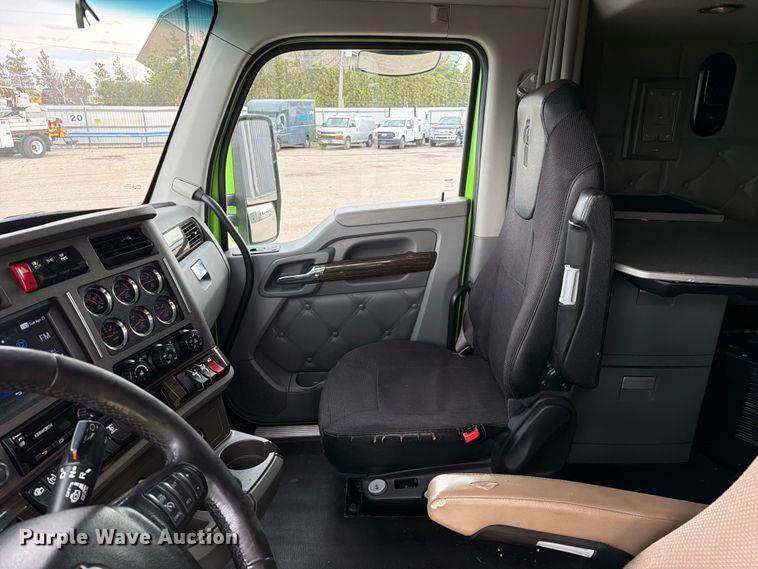 image for item YA2563 2018 Kenworth T680 semi truck