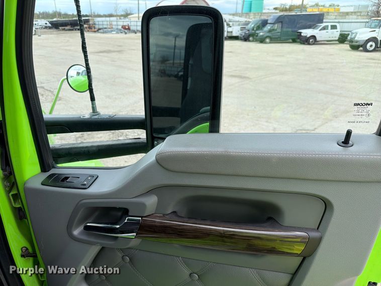 image for item YA2563 2018 Kenworth T680 semi truck