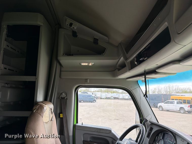 image for item YA2563 2018 Kenworth T680 semi truck