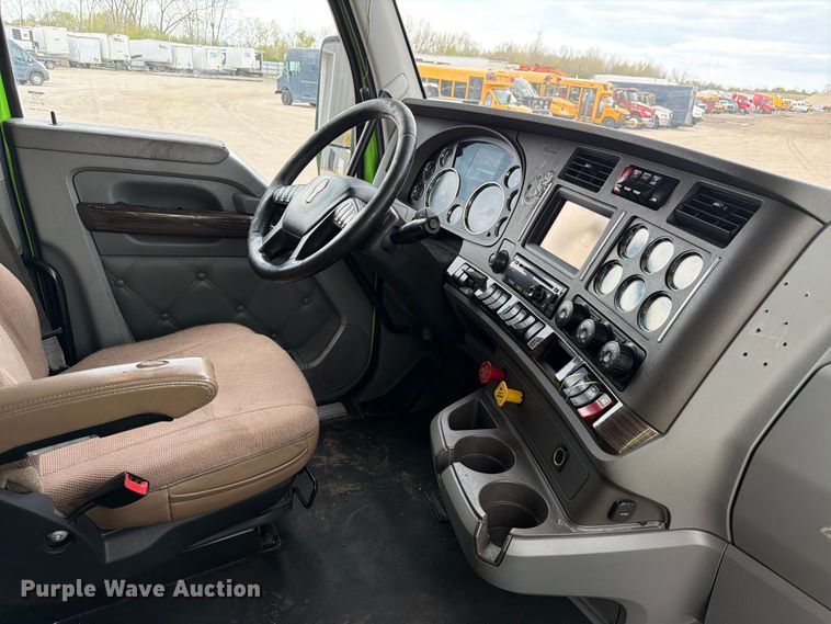 image for item YA2563 2018 Kenworth T680 semi truck
