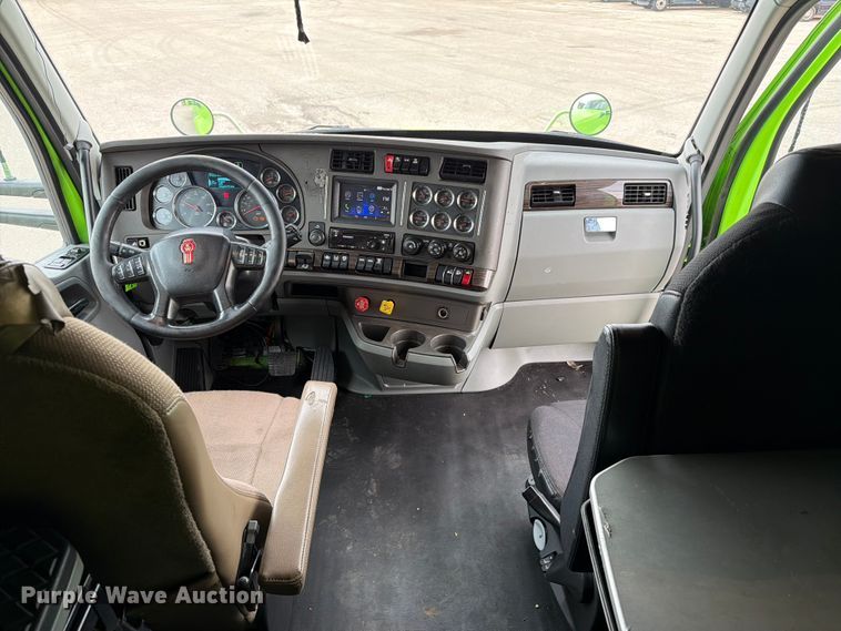 image for item YA2563 2018 Kenworth T680 semi truck