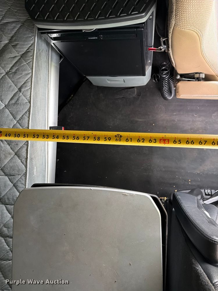 image for item YA2563 2018 Kenworth T680 semi truck