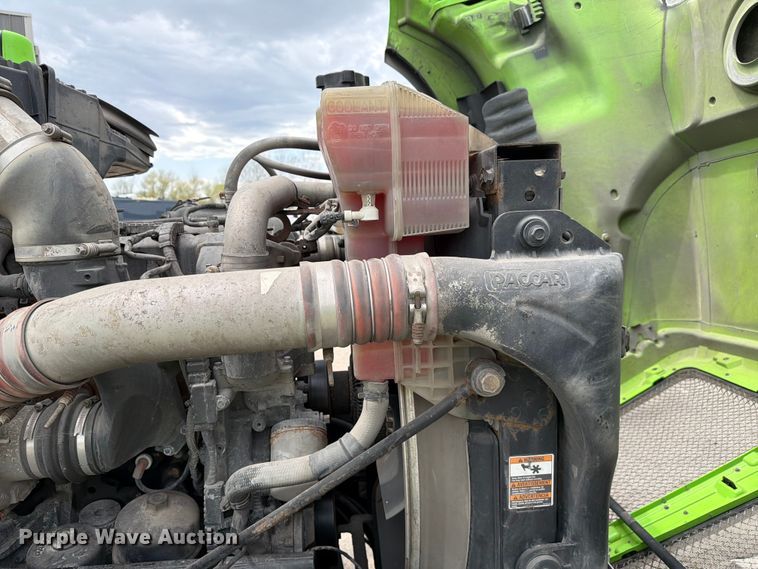 image for item YA2563 2018 Kenworth T680 semi truck