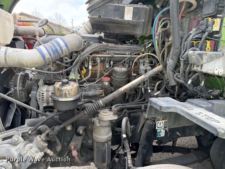 image for item YA2563 2018 Kenworth T680 semi truck