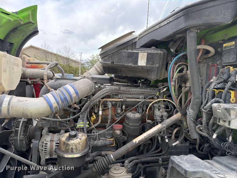 image for item YA2563 2018 Kenworth T680 semi truck