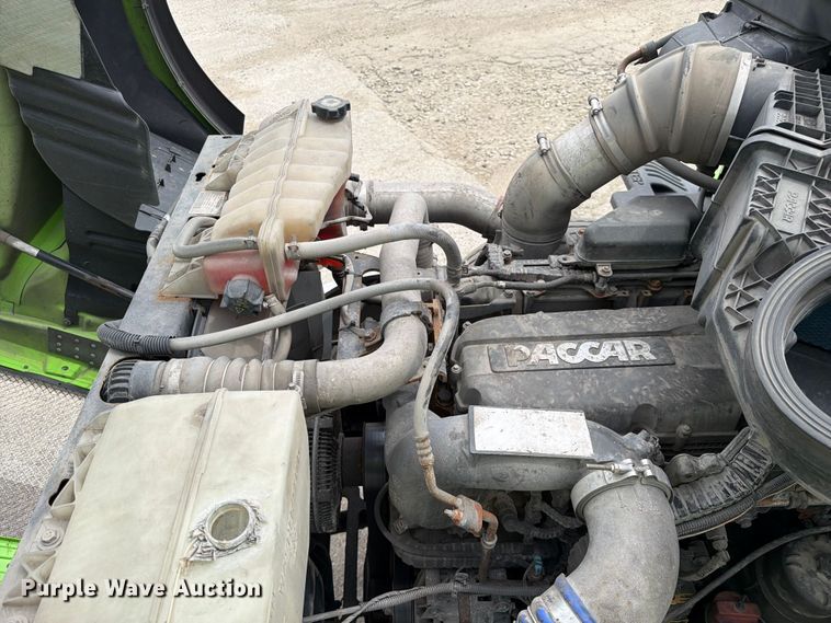 image for item YA2563 2018 Kenworth T680 semi truck