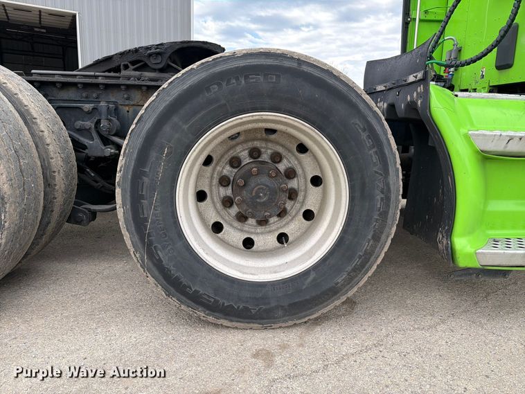 image for item YA2563 2018 Kenworth T680 semi truck