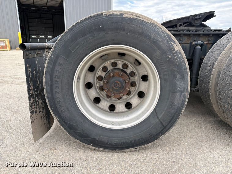 image for item YA2563 2018 Kenworth T680 semi truck