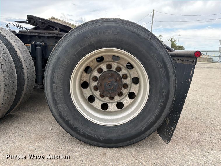 image for item YA2563 2018 Kenworth T680 semi truck