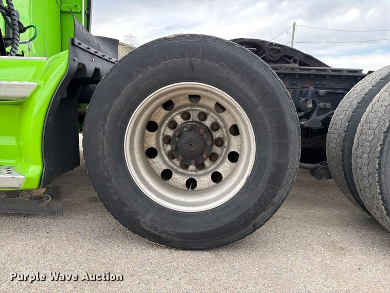 image for item YA2563 2018 Kenworth T680 semi truck