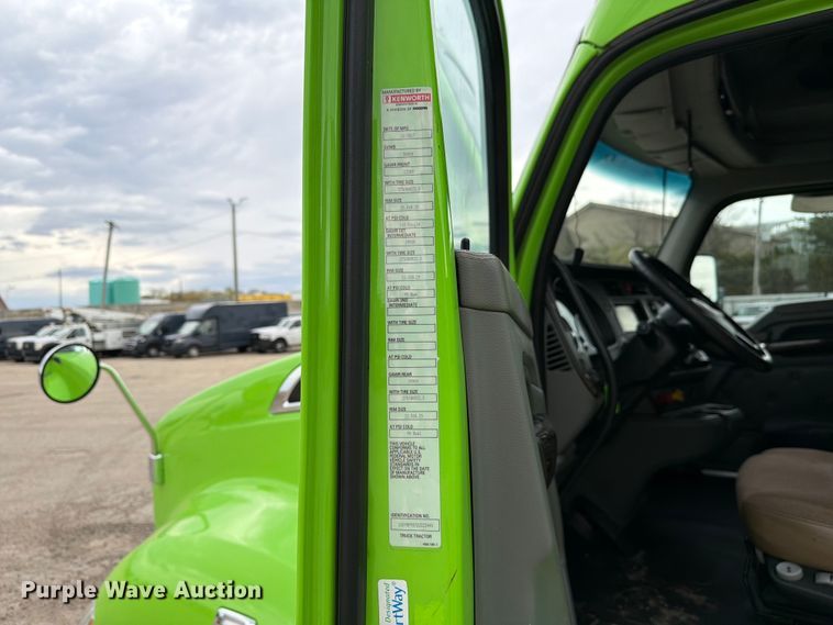 image for item YA2563 2018 Kenworth T680 semi truck