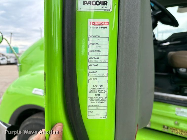 image for item YA2563 2018 Kenworth T680 semi truck