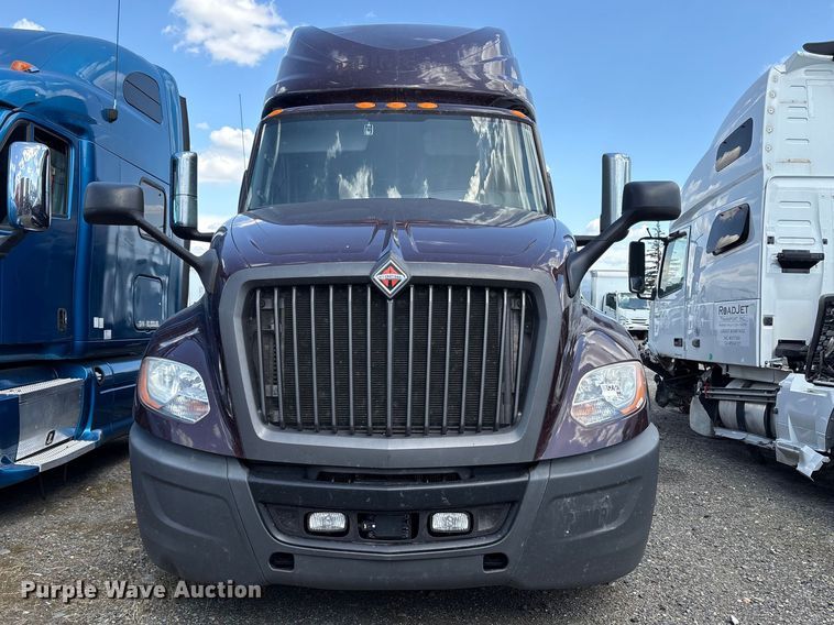 image for item YA2622 2020 International LT625 semi truck